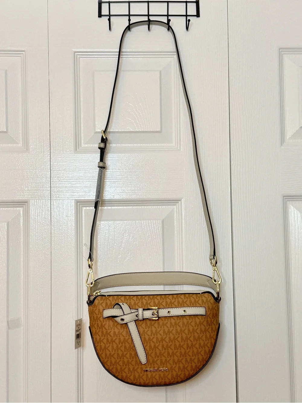 Michael Kors •signature mk